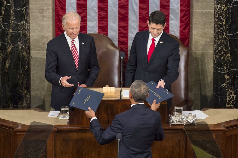 2016 hielt ein Fotograf fest, wie der damalige US-Präsident Barack Obama zwei Exemplare abgab.