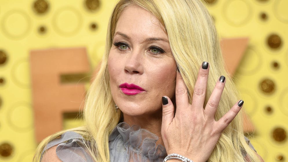 Christina Applegate a révélé que la sclérose en plaques dont elle souffre l'oblige le plus souvent à être clouée au lit.