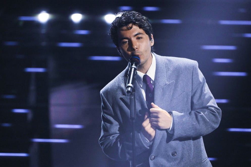 Le esibizioni più convincenti della prima serata di Sanremo 2026. Notevole la prestazione canora di Fulminacci. Anche lui sarà probabilmente in gioco per la vittoria finale fino alla fine.
