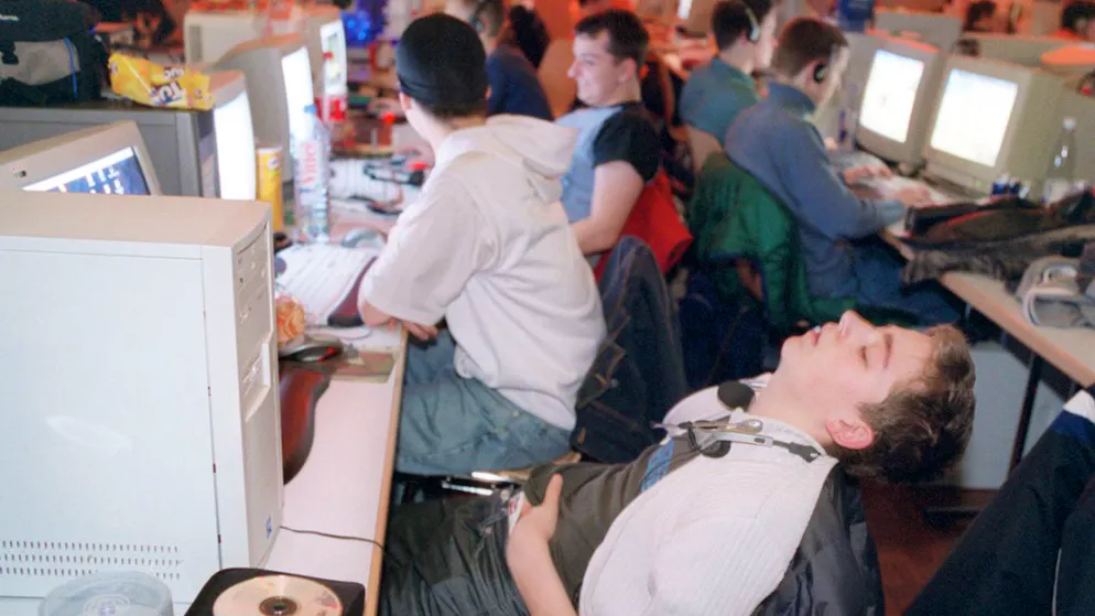 Secondo lo studio, la maggior parte degli studenti non dorme abbastanza quando c'è scuola il giorno successivo (immagine d'archivio)