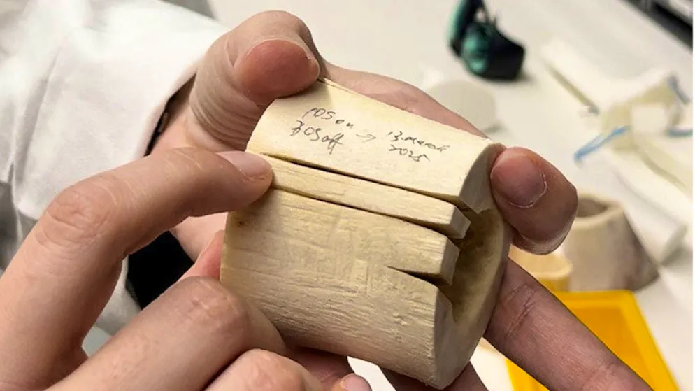 Until now, researchers have cut their teeth on bone lasers: they were unable to cut deep enough. A new technology from Basel should now make this possible.