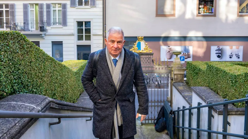 Sacha Wigdorovits, Sprecher von FCL-Investor Bernhard Alpstaeg, betritt das Bezirksgericht Luzern. Alpstaeg selbst nahm an der Verhandlung nicht teil.