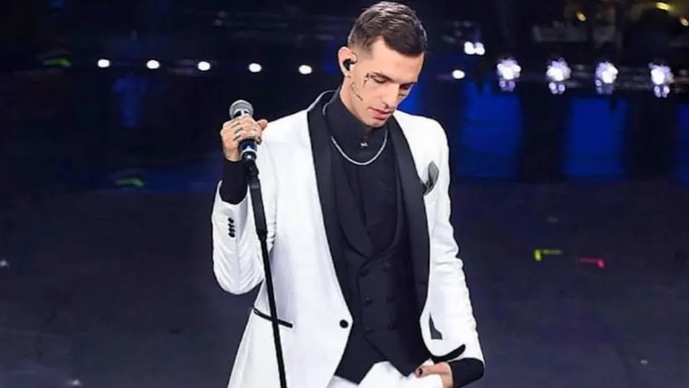 A tutto Festival. Achille Lauro a Sanremo: «Comanda Carlo, io sono un umile conduttore»