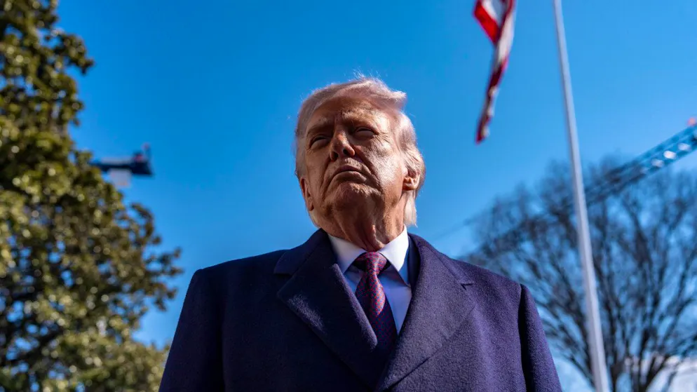 US-Präsident Donald Trump spricht mit Journalisten in Washington. Foto: Alex Brandon/AP/dpa