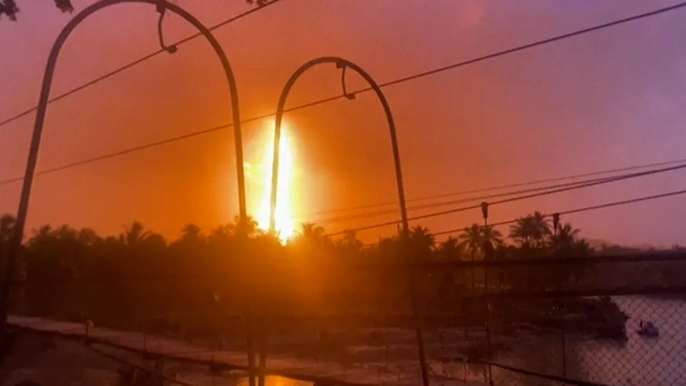 Eruption ohne Lava – und doch brennt es. Schlammvulkan in Kolumbien schleudert Feuer in den Himmel