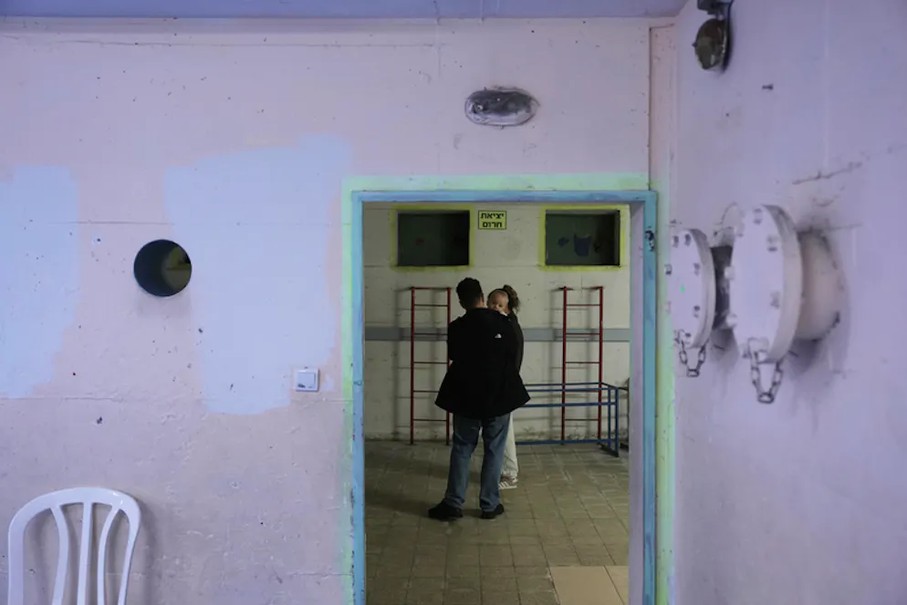 USA und Israel greifen den Iran an. Auch in der Stadt Ramat Gan, in der Nähe von Tel Aviv, mussten israelische Zivilisten in Schutzräumen ausharren. 