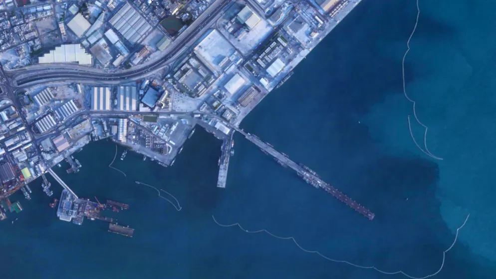 HANDOUT - Das Satellitenfoto von Planet Labs PBC zeigt das Hauptquartier der 5. Flotte der US-Marine. Am Dock sind Schiffe zu sehen. Foto: Planet Labs PBC via AP/dpa - ACHTUNG: Nur zur redaktionellen Verwendung bis zum 11.03.2026 im Zusammenhang mit der aktuellen Berichterstattung und nur mit vollständiger Nennung des vorstehenden Credits