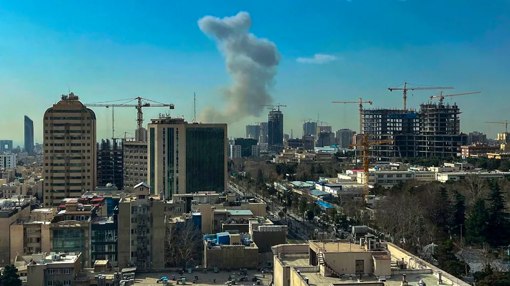 «Alerte extrêmement grave». Déluge de feu sur l’Iran : les États-Unis et Israël frappent les grandes villes du pays