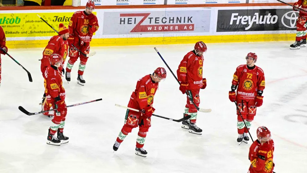 Hanging heads among the SCL Tigers players after the home defeat against the Rapperswil-Jona Lakers