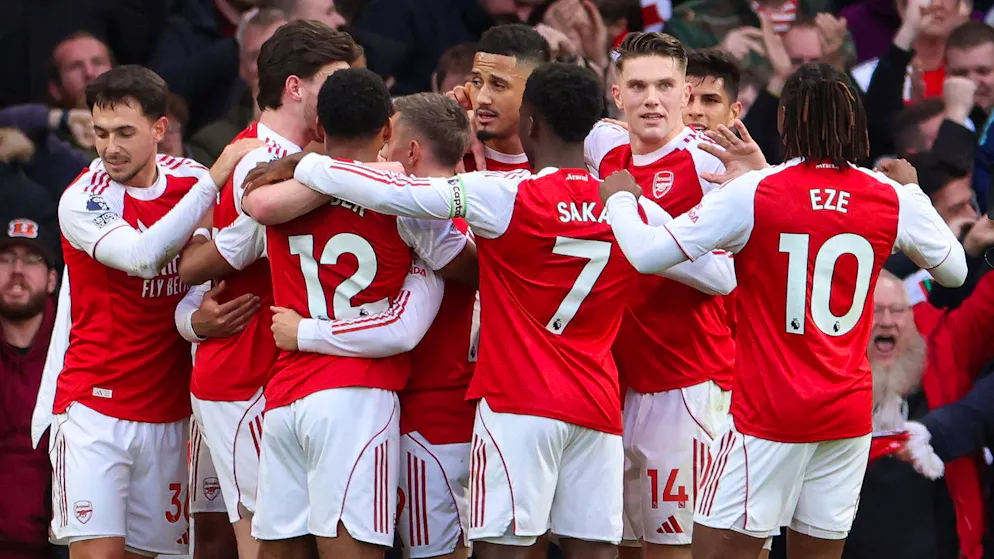 Arsenal gewinnt das London Derby gegen Chelsea dank zwei Eckballtoren.