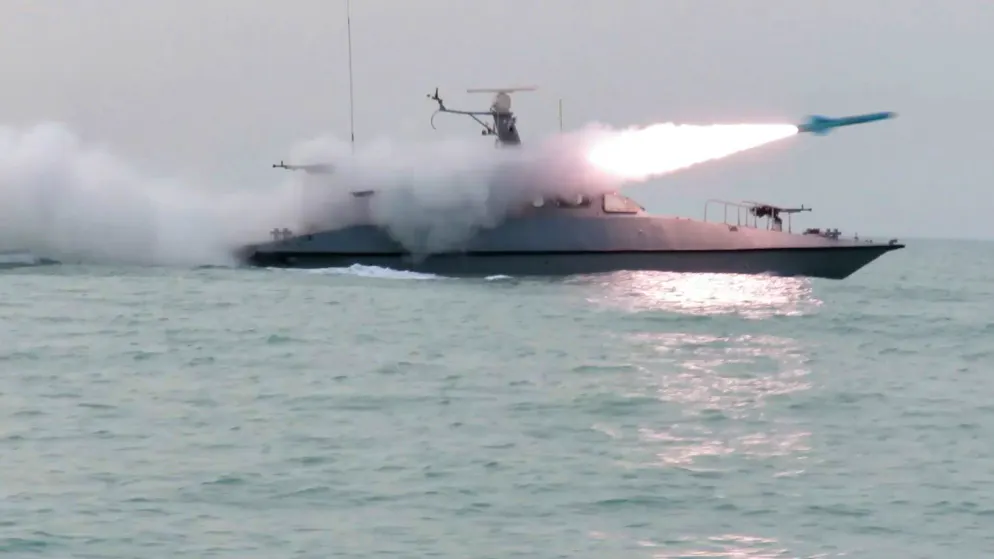 Una foto diffusa dal sito web ufficiale Sepahnews del Corpo delle Guardie Rivoluzionarie Islamiche iraniane (IRGC) il 16 febbraio 2026 mostra alcuni membri dell'IRGC mentre partecipano a un'esercitazione militare nel Golfo Persico, nel sud dell'Iran. L'IRGC ha avviato un'esercitazione su larga scala nello Stretto di Hormuz, secondo quanto riportato dai media statali.