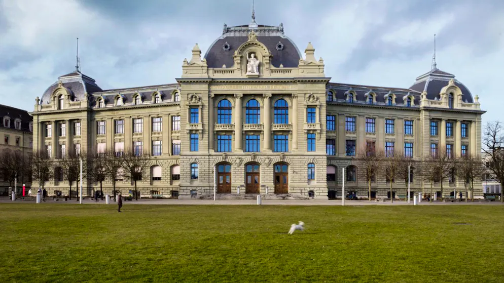 Kürzungen bei den Bildungsausgaben seien kurzsichtig und unsozial, argumentieren Vertreterinnen und Vertreter des Schweizerischen Hochschulen. (im Bild das Hauptgebäude der Universität Bern, 2025)