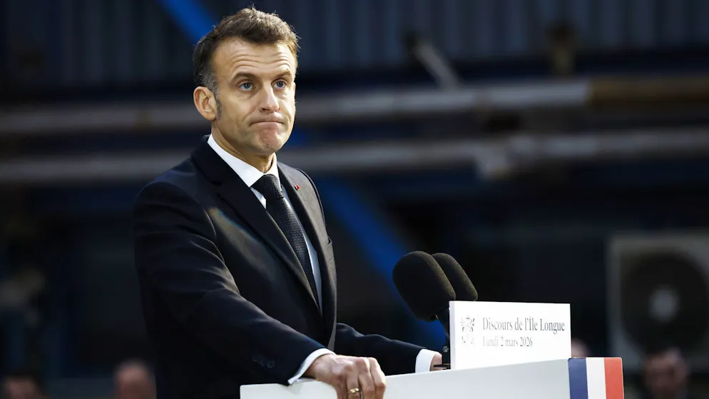 L'Italia sta a guardare. Macron verso l'ombrello atomico con 8 paesi europei: «Per essere liberi bisogna essere temuti»