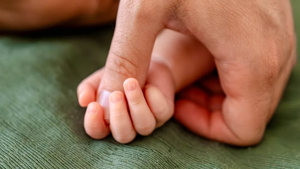 Studio. Nuovo legame tra lunghezza delle dita e dimensioni del cervello nei neonati maschi