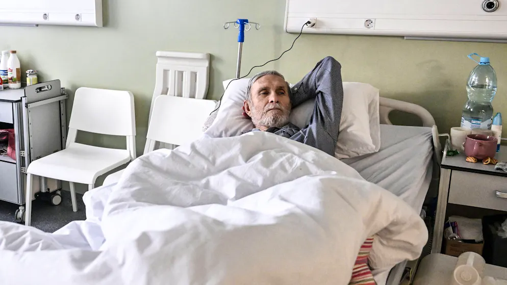 Corsa contro il tempo. La guerra in Iran rischia di fermare un trapianto, ma la figlia arriva in tempo