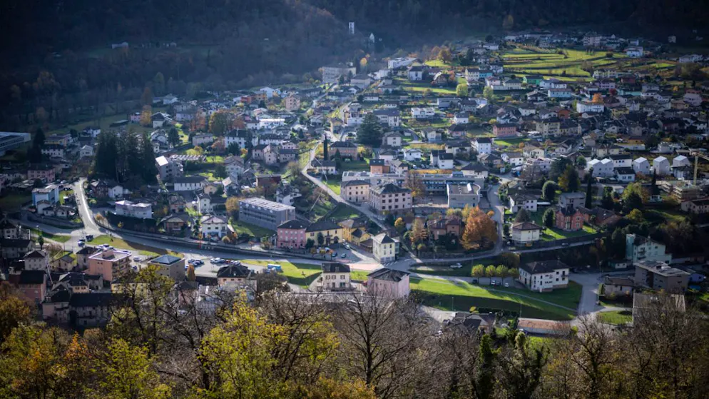 Quattro delle sette persone arrestate a seguito di un operazione antidroga condotta tra Italia, Francia e Svizzera erano residenti a Roveredo nei Grigioni. Il Comune esige ora chiarimenti al Governo grigionese.
