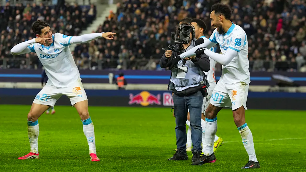 Sur une demande de son fils. «Et oui les gars, c'est la trend» - Quand Aubameyang ressuscite la tecktonik