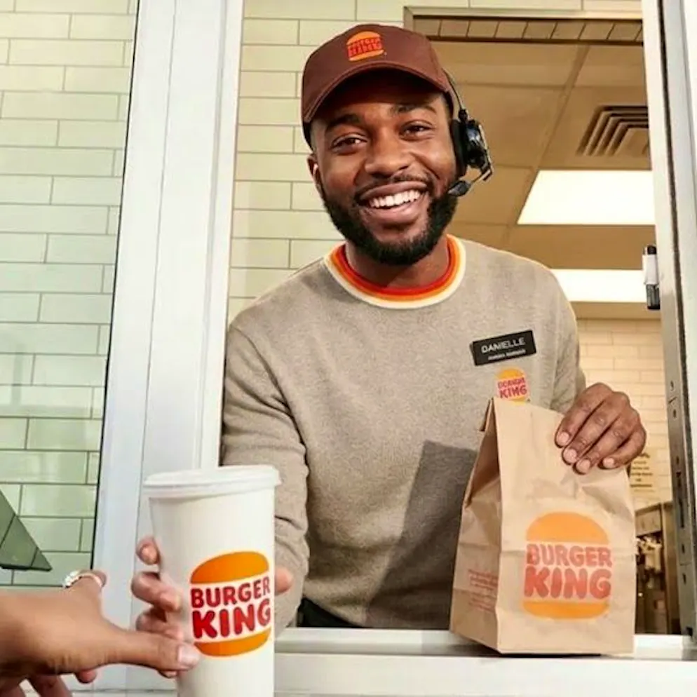 Bitte lächeln. Wie Burger King die eigenen Mitarbeiter mit KI überwacht