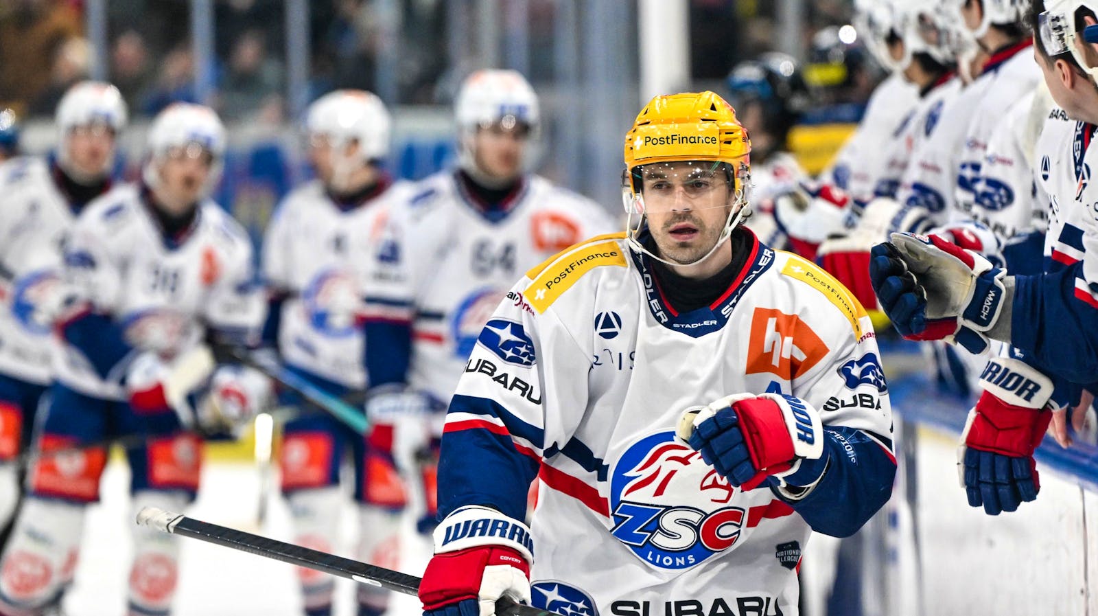 PostFinance Top Scorer Denis Malgin (ZSC) celebrate his goal, during the regular season National League game between HC Ambri Piotta and ZSC Lions at the ice stadium Gottardo Arena, Switzerland, January 23, 2026. (PostFinance/KEYSTONE/Ti-Press/Andrea Branca)