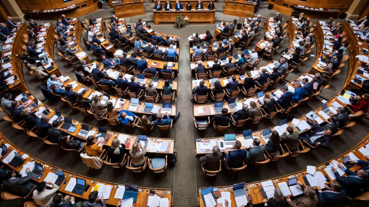Politik. Nationalrat lehnt einen neuen Verfassungsartikel zur Neutralität ab