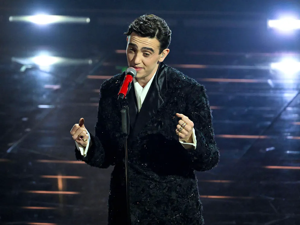 Michele Bravi sul palco.