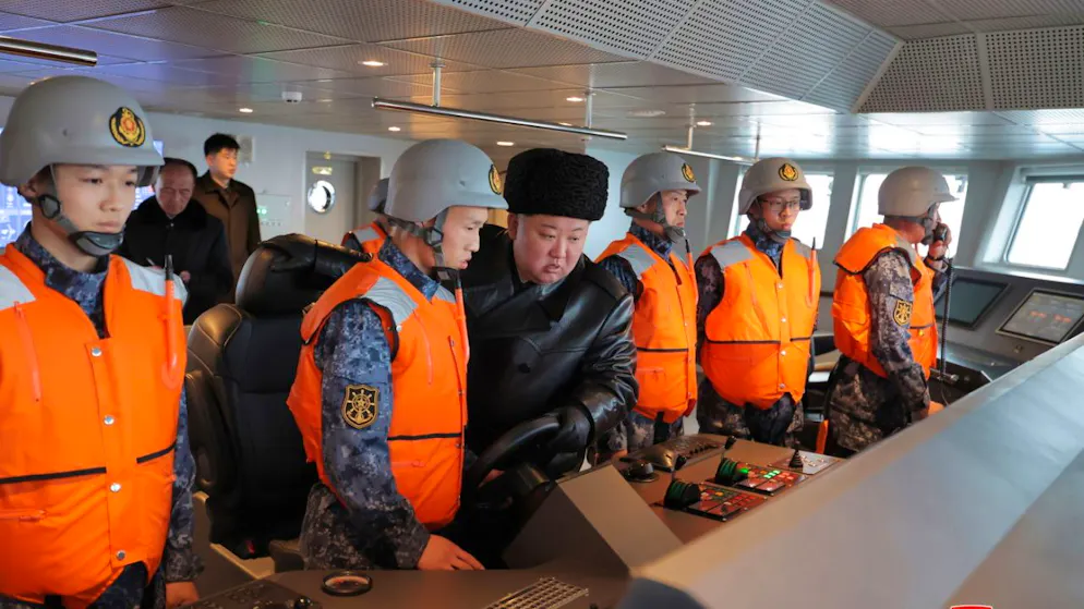 Kim Jong-un a inspecté le destroyer Choe Hyon.