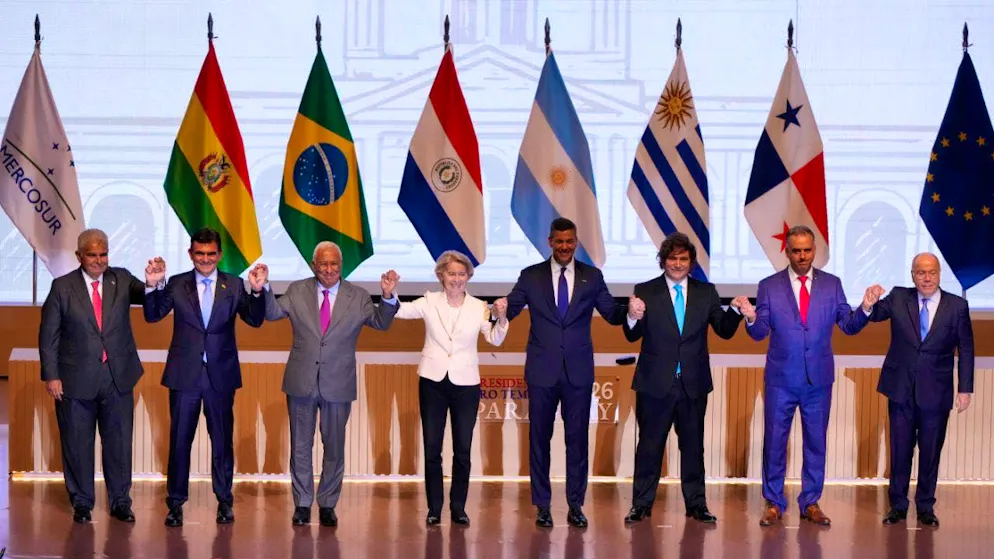 ARCHIVE - Jose Raul Mulino (l-r), President of Panama, Rodrigo Paz, President of Bolivia, Antonio Costa, President of the European Council, Ursula von der Leyen, President of the European Commission, Santiago Peña, President of Paraguay, Javier Milei, President of Argentina, Yamandu Orsi, President of Uruguay, and Mauro Vieira, Foreign Minister of Brazil, stand together for a group photo. The occasion is a meeting to sign a free trade agreement between the European Union and Mercosur. (to dpa: "Brazil approves Mercosur-EU free trade agreement") Photo: Jorge Saenz/AP/dpa