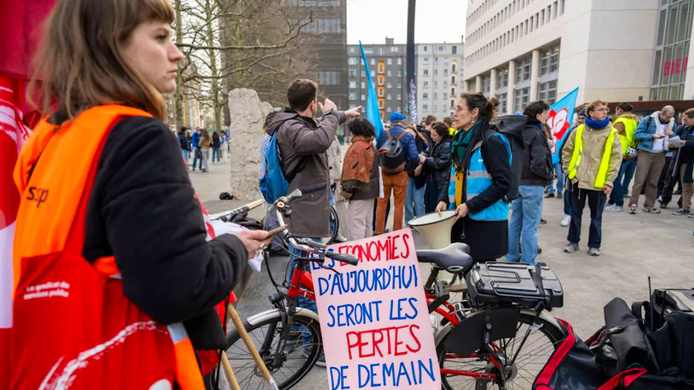 Austérité. Environ 120 étudiants et chercheurs genevois dans la rue