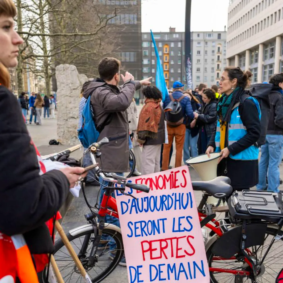 Austérité. Environ 120 étudiants et chercheurs genevois dans la rue