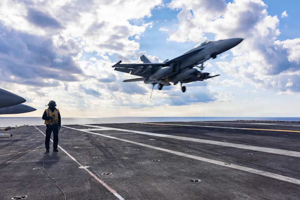 Les dizaines d'avions militaires américains se dirigeant chaque jour vers le Moyen-Orient évitent systématiquement les espaces aériens de la Suisse et de l'Autriche. (image d'illustration)