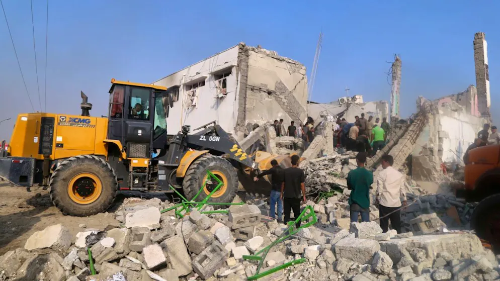 Le macerie della scuola elementare femminile di Minab, nel sud dell'Iran, dove il 28 febbraio sono rimaste uccise più di 150 bambine.