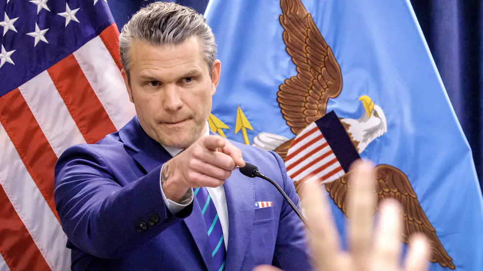 «Sans pitié». Qui est Pete Hegseth, l’ex-présentateur TV devenu défenseur de la guerre en Iran ?