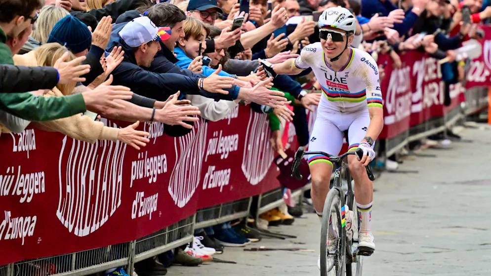 Strade Bianche. Seul au monde, Tadej Pogacar continue d’écrire sa légende