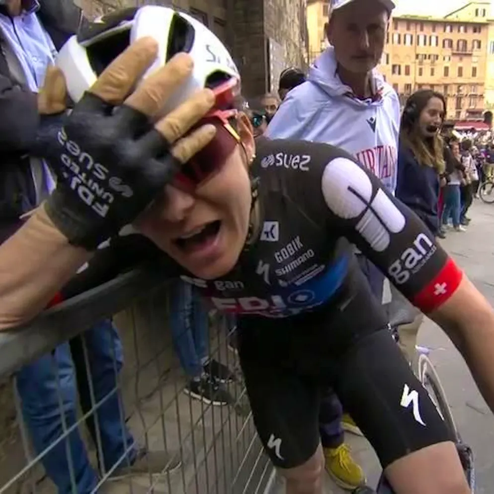 Ciclismo. Elise Chabbey è la prima svizzera a imporsi nella Strade Bianche femminile