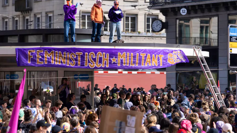 Unauthorized demonstration in Zurich. Hundreds of demonstrators block the Paradeplatz