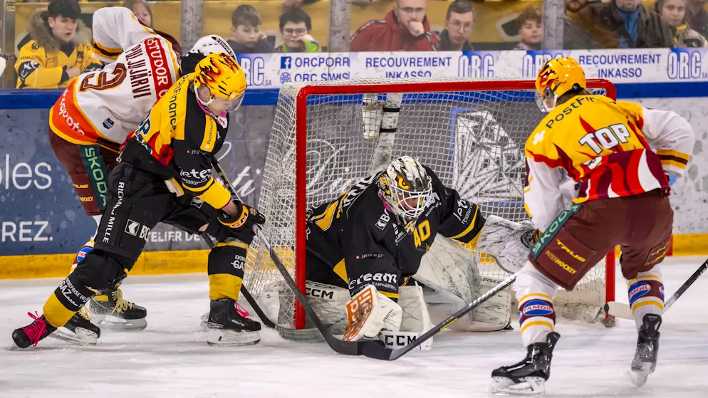 Bienne bat Langnau et jouera le play-in de National League - Gallery. Genève-Servette a pris le meilleur sur le HC Ajoie.