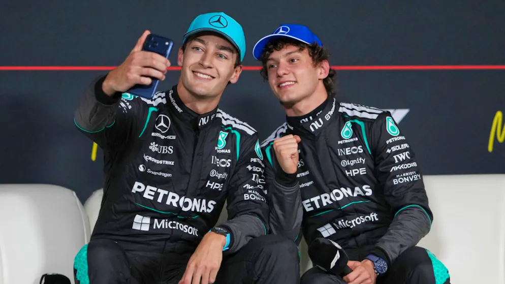 Formula 1. Mercedes duo superior in qualifying, Verstappen with accident