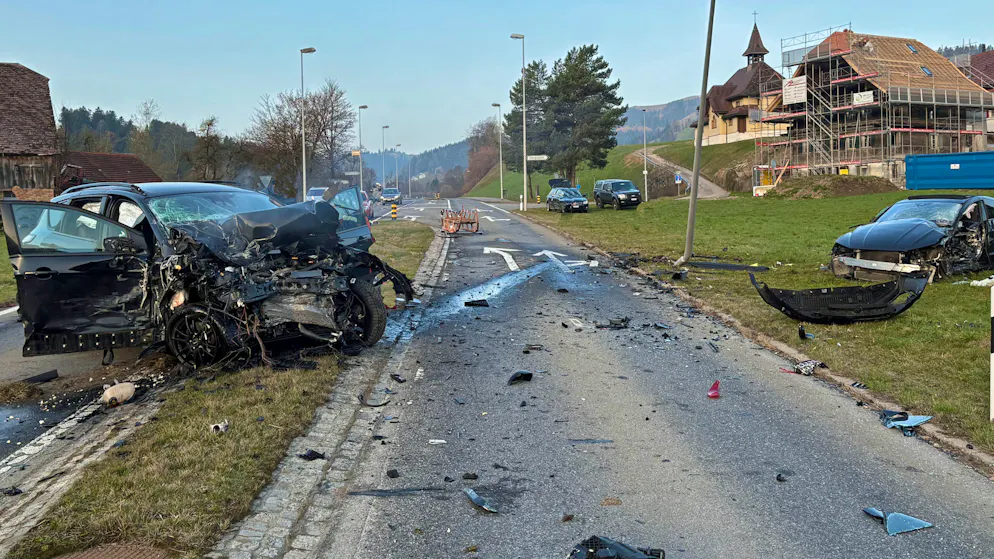 One person arrested. Car accident in Escholzmatt LU - one dead and four seriously injured