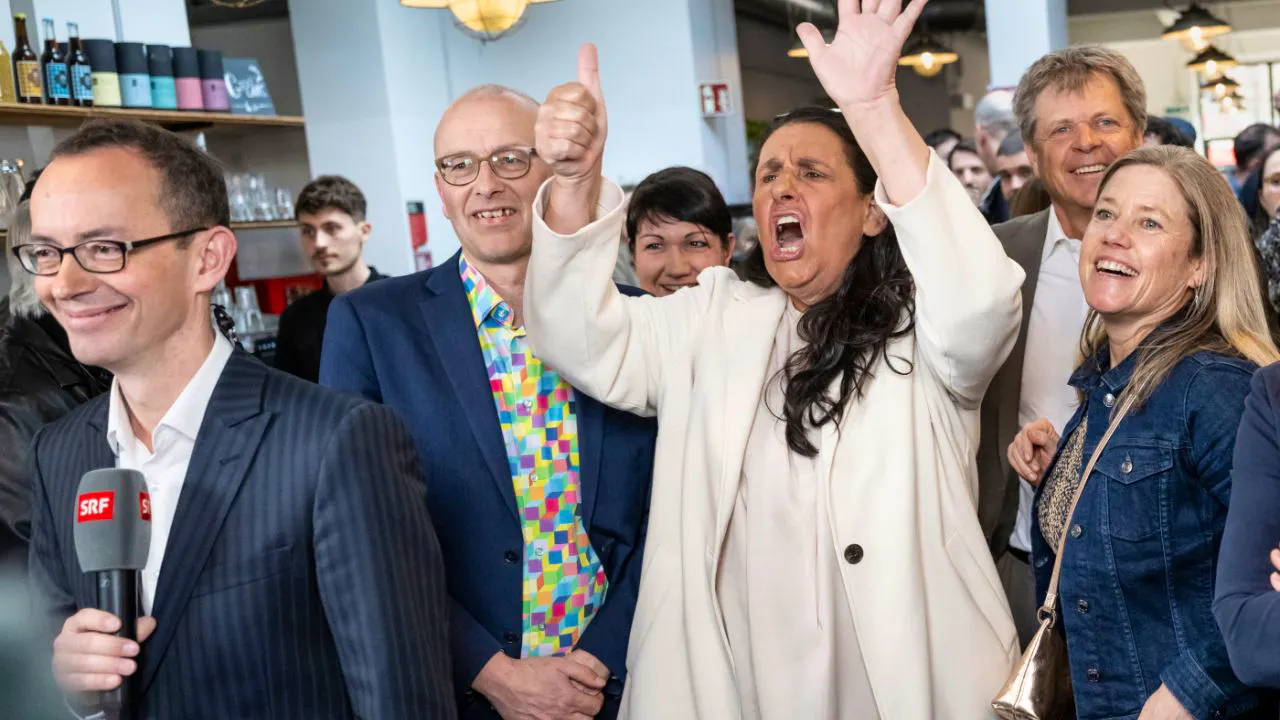 Media. According to SRG projection, 62 percent say no to the SRG halving initiative