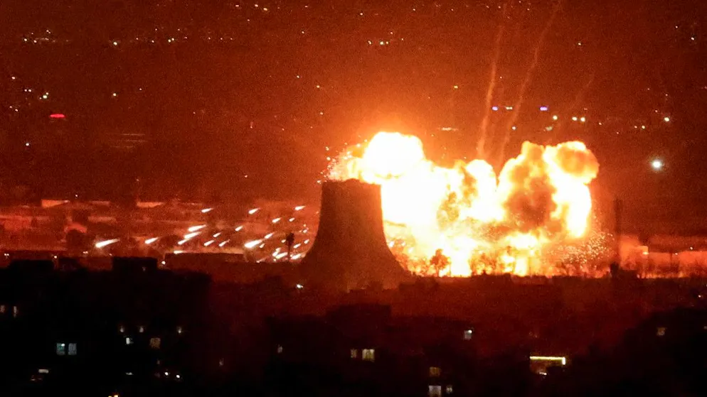 Iran. Quatre dépôts pétroliers frappés à Téhéran dans la nuit