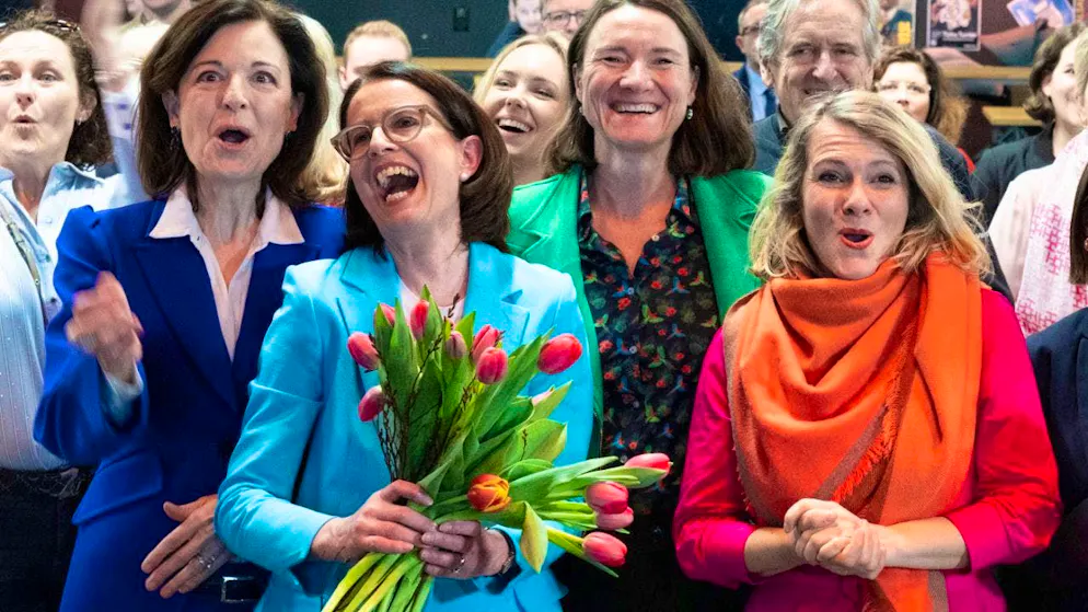 Beaming supporters: The voters have clearly said yes to individual taxation, regardless of marital status.