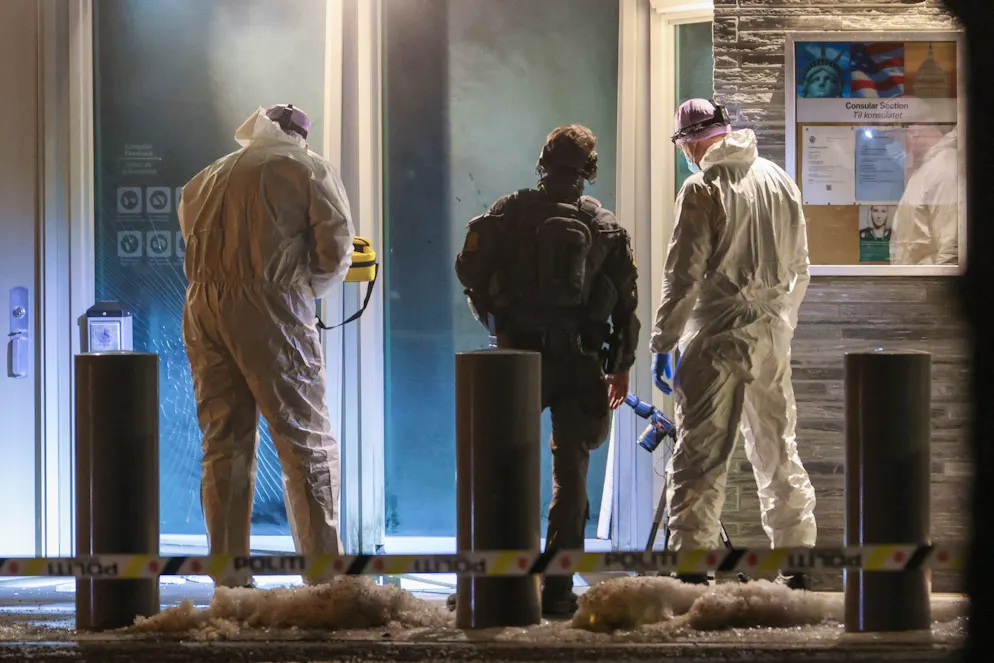 La polizia indaga sul luogo dell'incidente presso l'ambasciata degli Stati Uniti a Oslo.