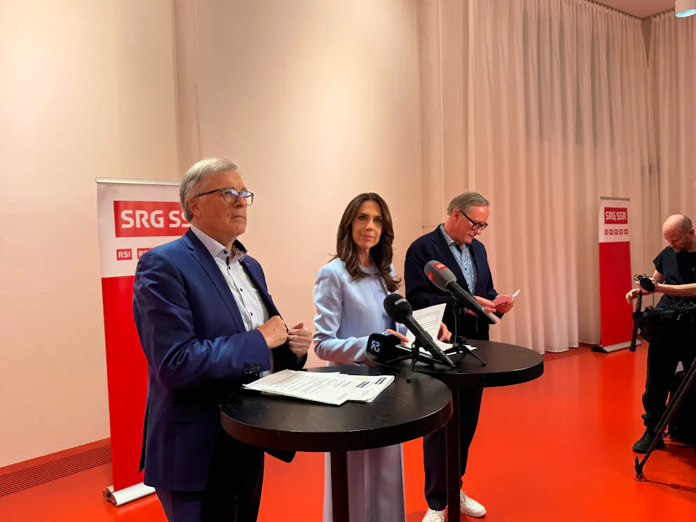 Susanne Wille spricht vor den Medien über das Nein zur SRG-Halbierungsinitiative.
