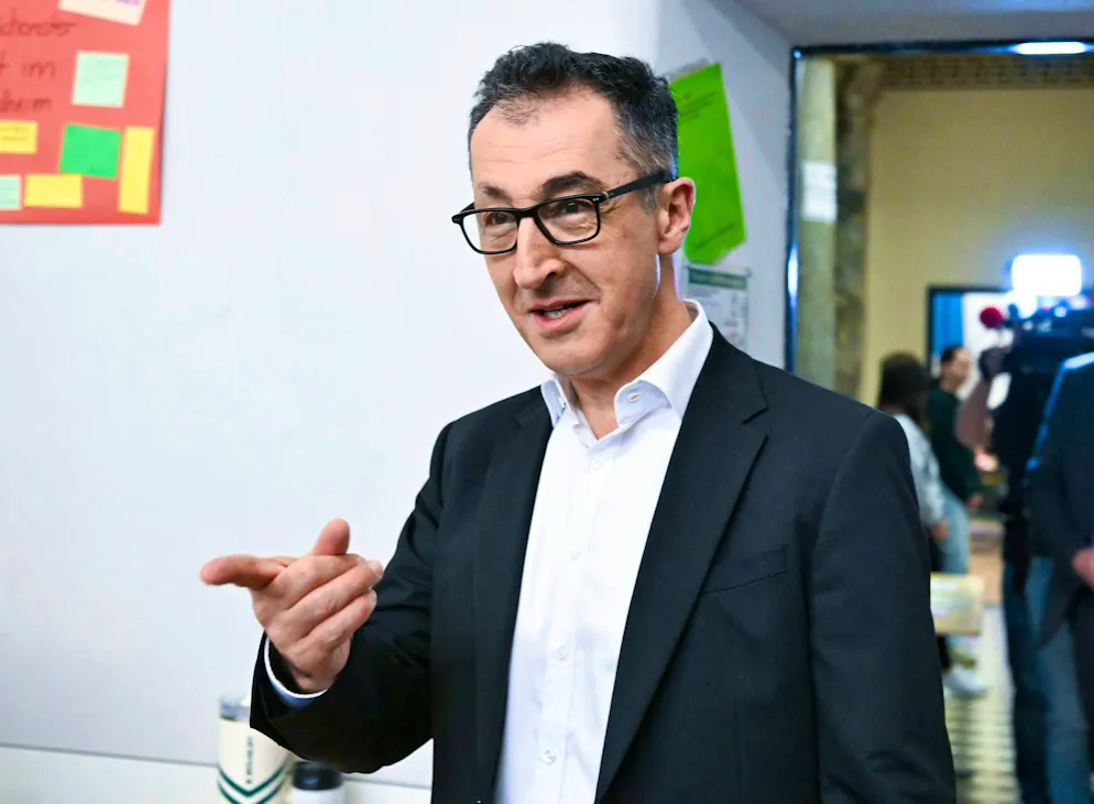The Greens of top candidate Cem Özdemir are just ahead of the CDU.