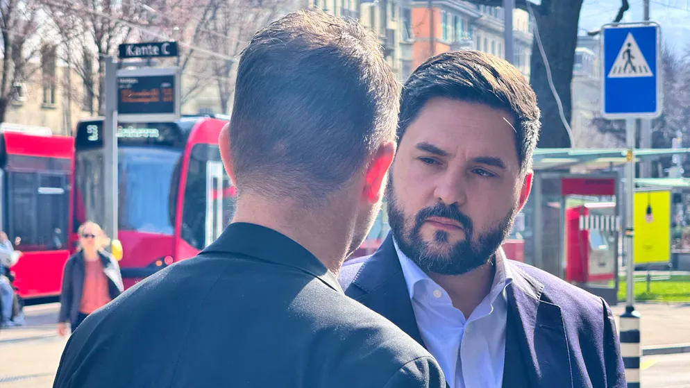 SP-Co-Präsident Cédric Wermuth (rechts) im Gespräch mit David Schärer.