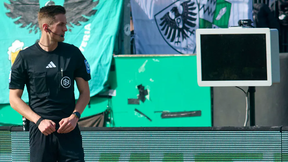 During a second division clash in Germany. Fan pulls the plug on the VAR screen - curious glitch in the middle of the game