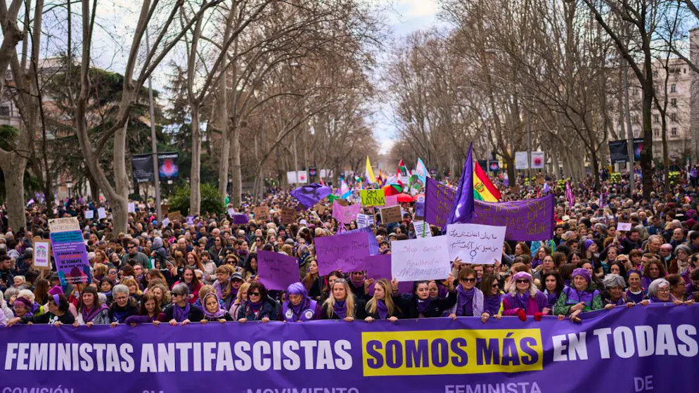 8 marzo. In decine di migliaia in piazza in Spagna per i diritti delle donne