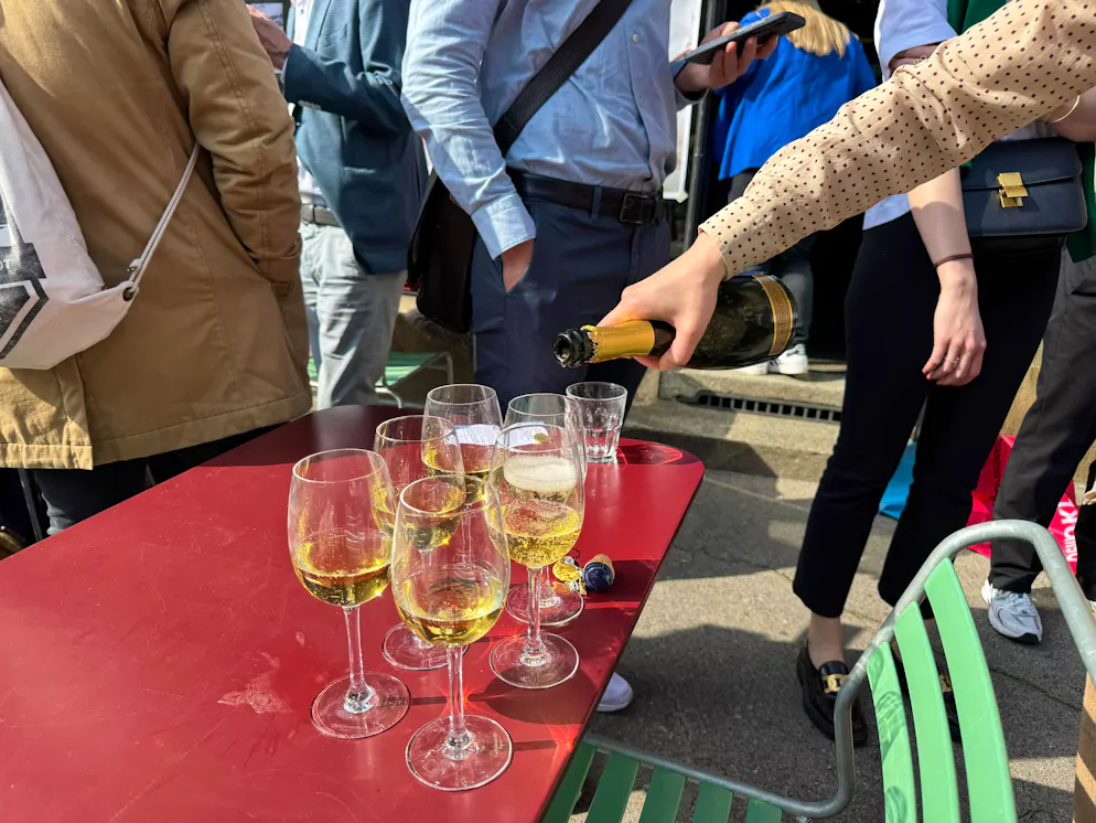 Der Champagner fliesst bei den Gegnern der SRG-Initiative. 