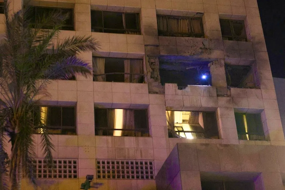 Seconda settimana di guerra contro l'Iran. Secondo quanto riportato dai libanesi, i militari israeliani avrebbero preso di mira una stanza di un hotel di lusso a Beirut.