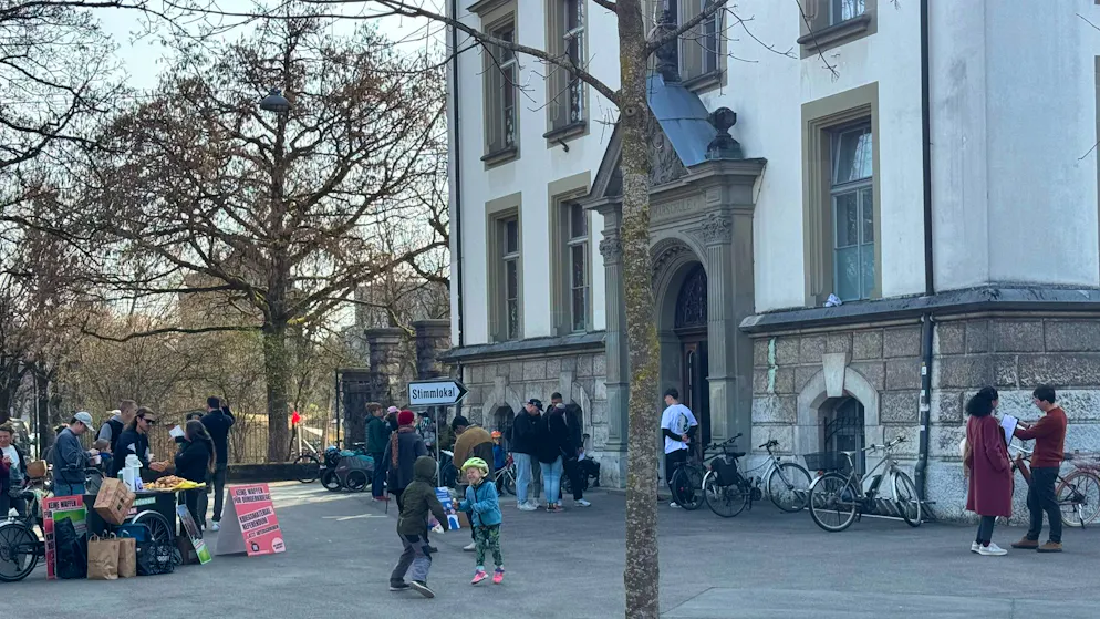 Das Schulhaus Spitalacker in Bern.